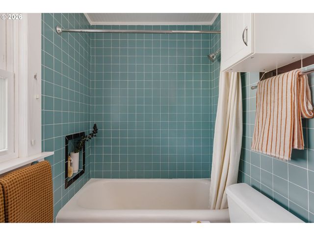 7236 N FENWICK Ave, Portland, OR 97217