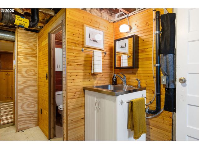 7236 N FENWICK Ave, Portland, OR 97217