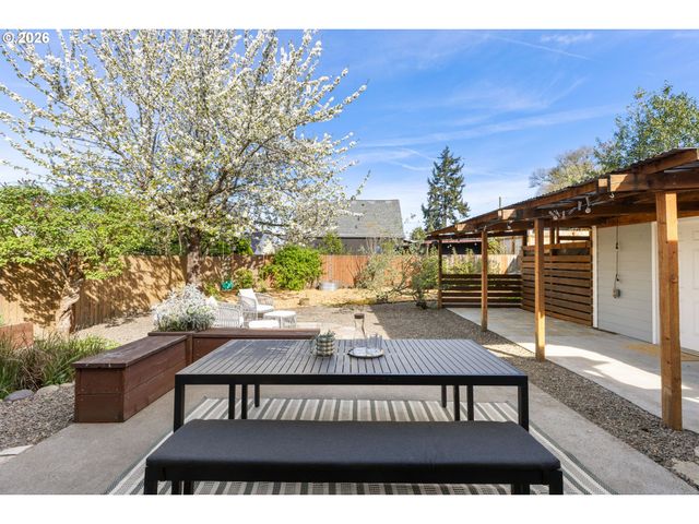 7236 N FENWICK Ave, Portland, OR 97217