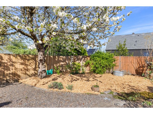 7236 N FENWICK Ave, Portland, OR 97217