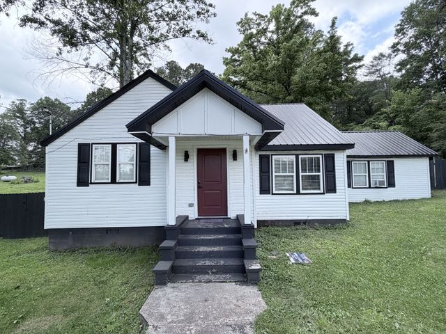 215 St Clair St, Tracy City, TN 37387