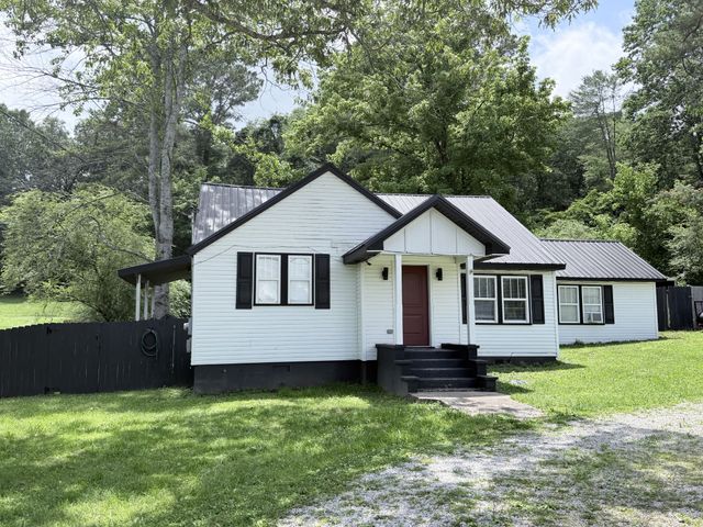 215 St Clair St, Tracy City, TN 37387