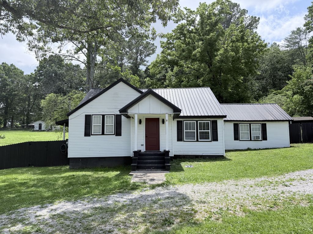 215 St Clair St, Tracy City, TN 37387