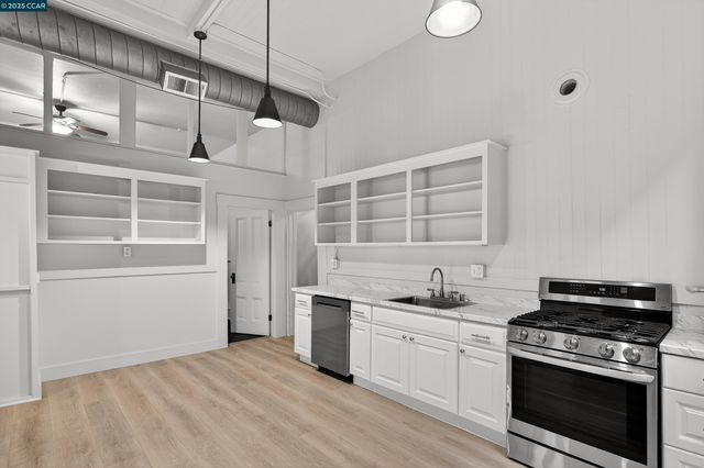 725 Loring Ave, Crockett, CA 94525