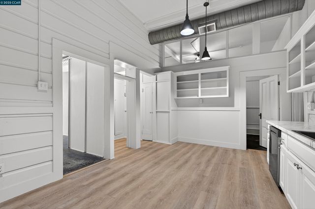 725 Loring Ave, Crockett, CA 94525