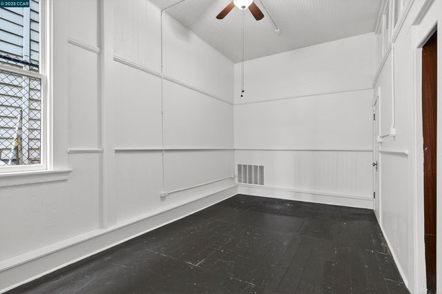 725 Loring Ave, Crockett, CA 94525