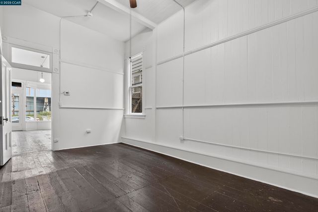 725 Loring Ave, Crockett, CA 94525