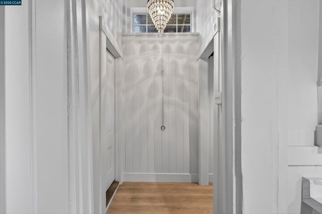 725 Loring Ave, Crockett, CA 94525