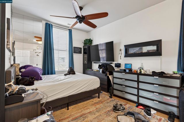 725 Loring Ave, Crockett, CA 94525