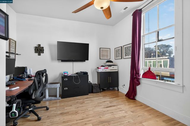 725 Loring Ave, Crockett, CA 94525