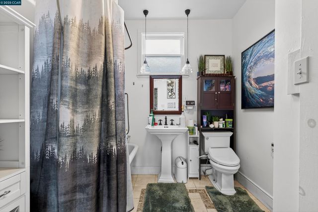 725 Loring Ave, Crockett, CA 94525