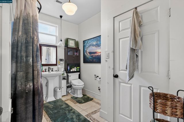 725 Loring Ave, Crockett, CA 94525