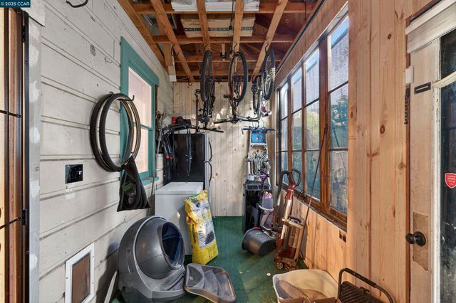 725 Loring Ave, Crockett, CA 94525