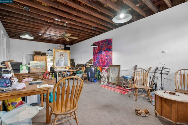 725 Loring Ave, Crockett, CA 94525