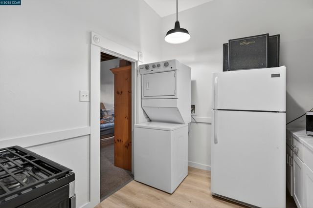 725 Loring Ave, Crockett, CA 94525