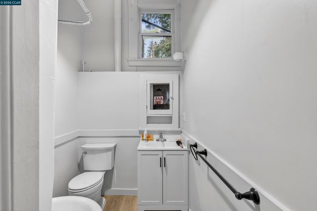 725 Loring Ave, Crockett, CA 94525