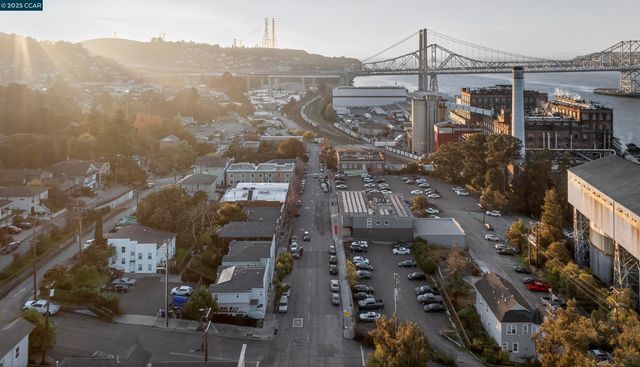 725 Loring Ave, Crockett, CA 94525