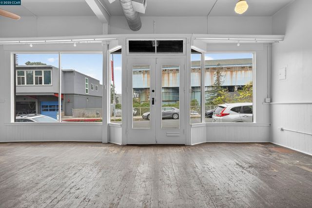 725 Loring Ave, Crockett, CA 94525