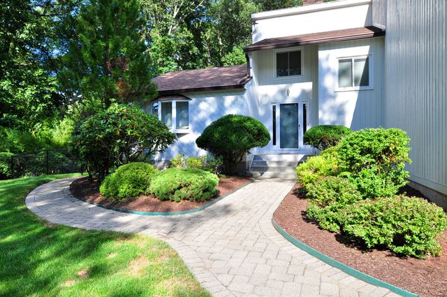 50 Strickland Street, Glastonbury, CT 06033