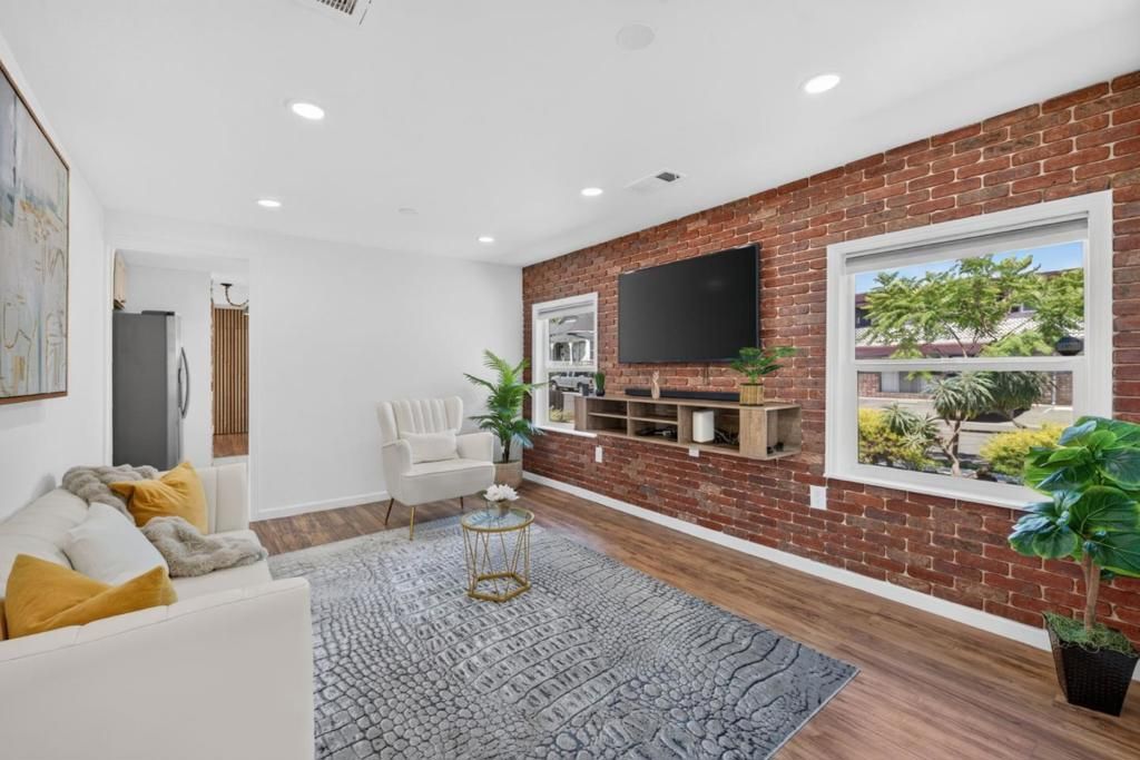 Image 7 of property listing at 1456 B Street, Hayward, CA 94541