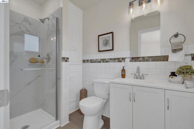 327 Kingston Ave, Martinez, CA 94553