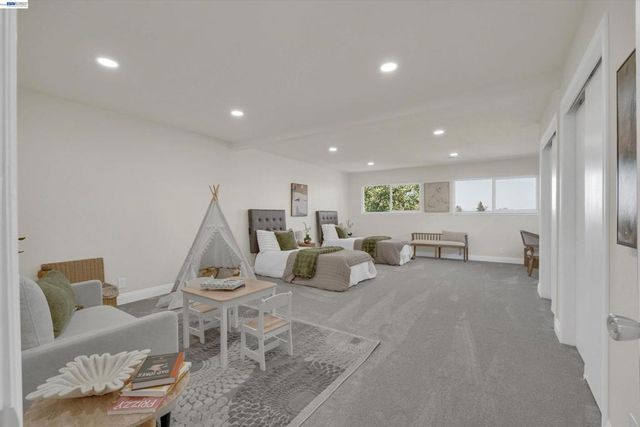 327 Kingston Ave, Martinez, CA 94553