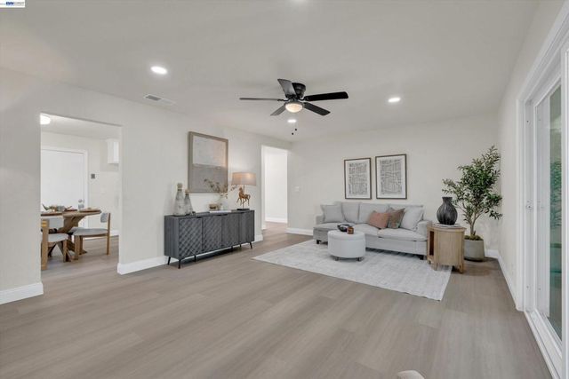 327 Kingston Ave, Martinez, CA 94553