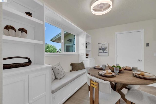 327 Kingston Ave, Martinez, CA 94553