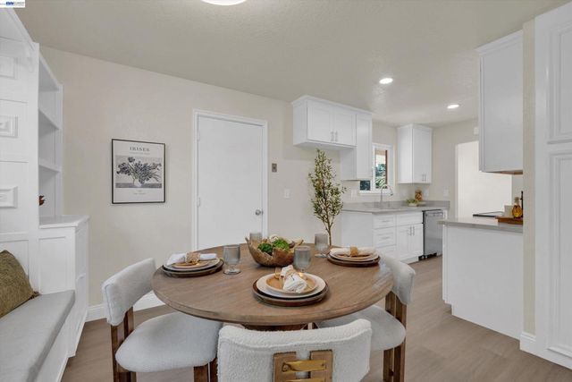 327 Kingston Ave, Martinez, CA 94553