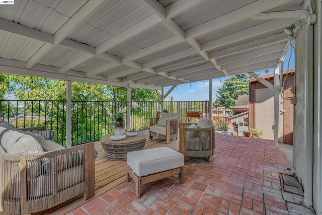 327 Kingston Ave, Martinez, CA 94553