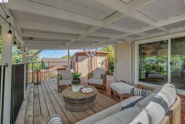 327 Kingston Ave, Martinez, CA 94553