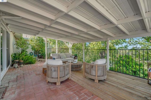327 Kingston Ave, Martinez, CA 94553