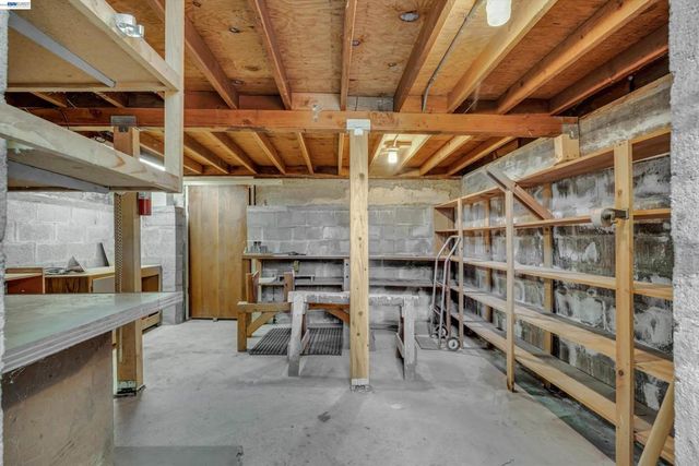 327 Kingston Ave, Martinez, CA 94553