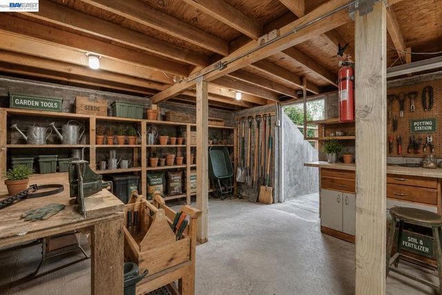 327 Kingston Ave, Martinez, CA 94553