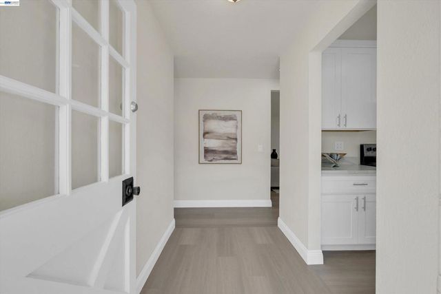 327 Kingston Ave, Martinez, CA 94553