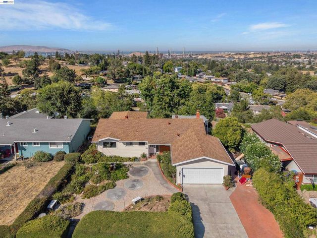 327 Kingston Ave, Martinez, CA 94553