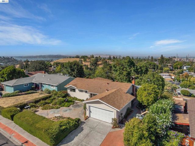 327 Kingston Ave, Martinez, CA 94553