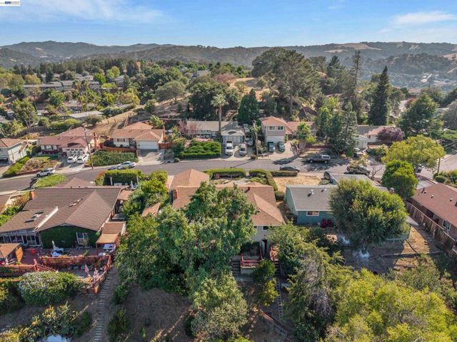 327 Kingston Ave, Martinez, CA 94553