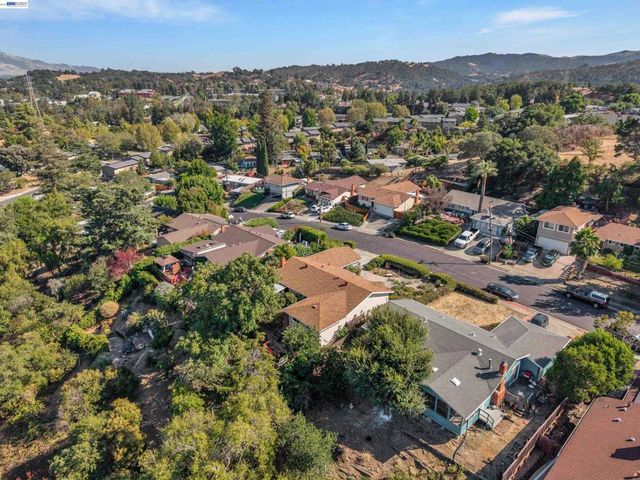 327 Kingston Ave, Martinez, CA 94553