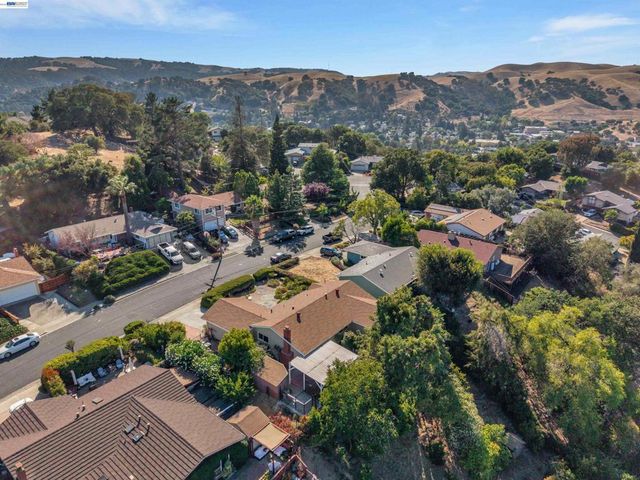 327 Kingston Ave, Martinez, CA 94553