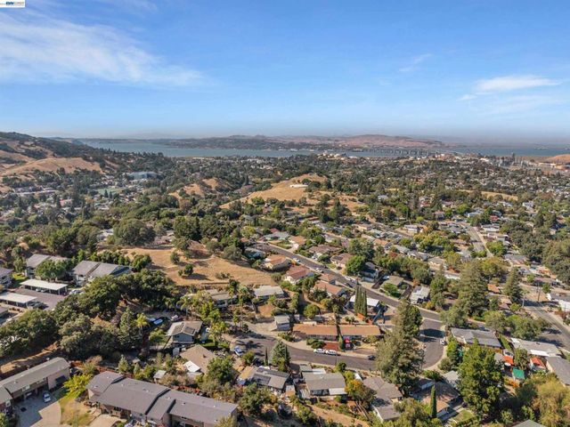 327 Kingston Ave, Martinez, CA 94553