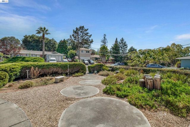 327 Kingston Ave, Martinez, CA 94553