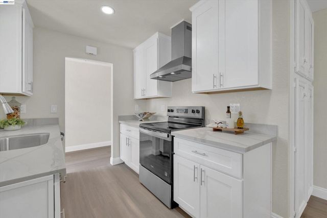 327 Kingston Ave, Martinez, CA 94553