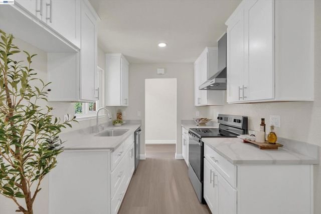 327 Kingston Ave, Martinez, CA 94553