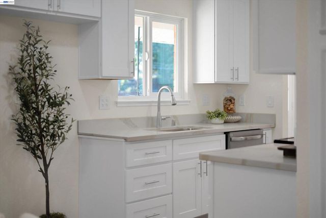 327 Kingston Ave, Martinez, CA 94553