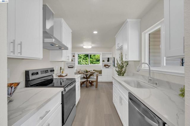 327 Kingston Ave, Martinez, CA 94553