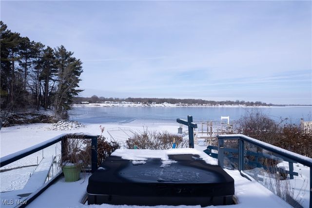 17544 Pine Court, Lake Milton, OH 44429