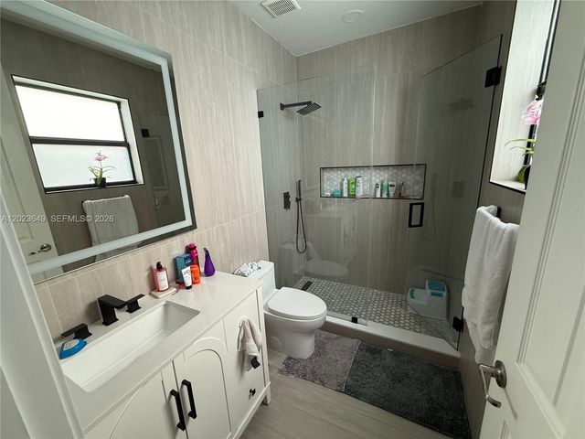 9907 NW 87th Terrace, Doral, FL 33178