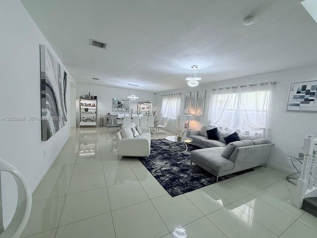 9907 NW 87th Terrace, Doral, FL 33178