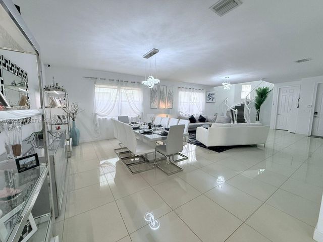 9907 NW 87th Terrace, Doral, FL 33178